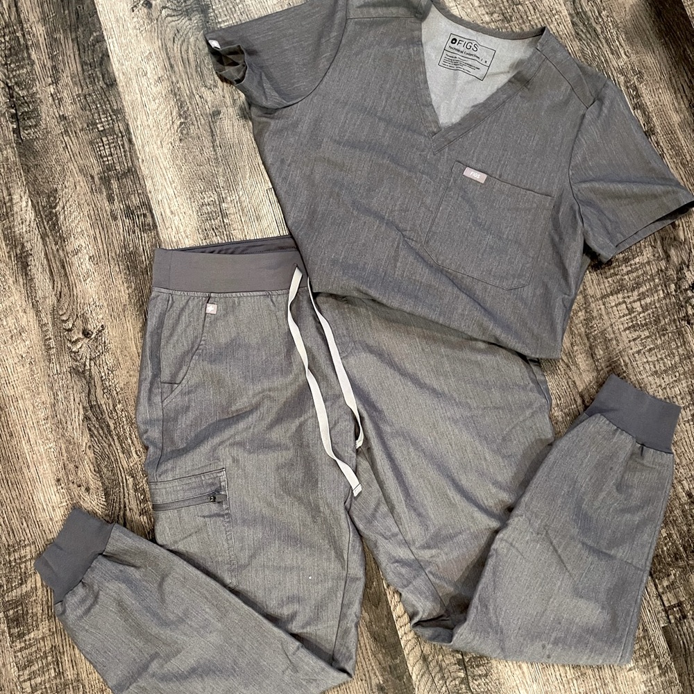 Women’s Figs Scrub Jogger Set - S top, M bottoms